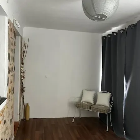 Ancienne Petite Bastide Provencale *